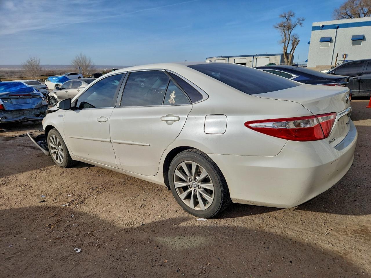 2017 TOYOTA CAMRY HYBRID photo 2