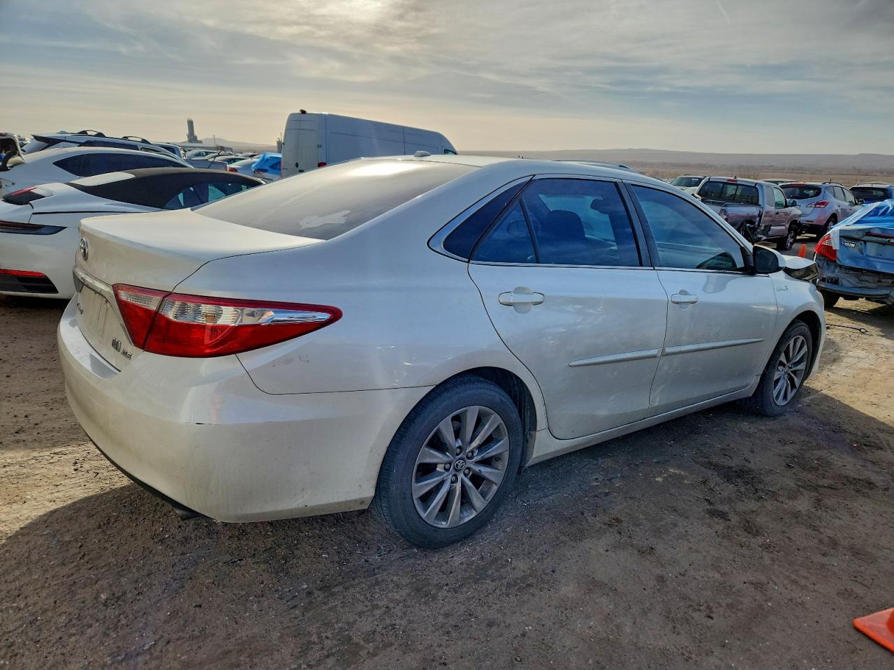 2017 TOYOTA CAMRY HYBRID photo 3