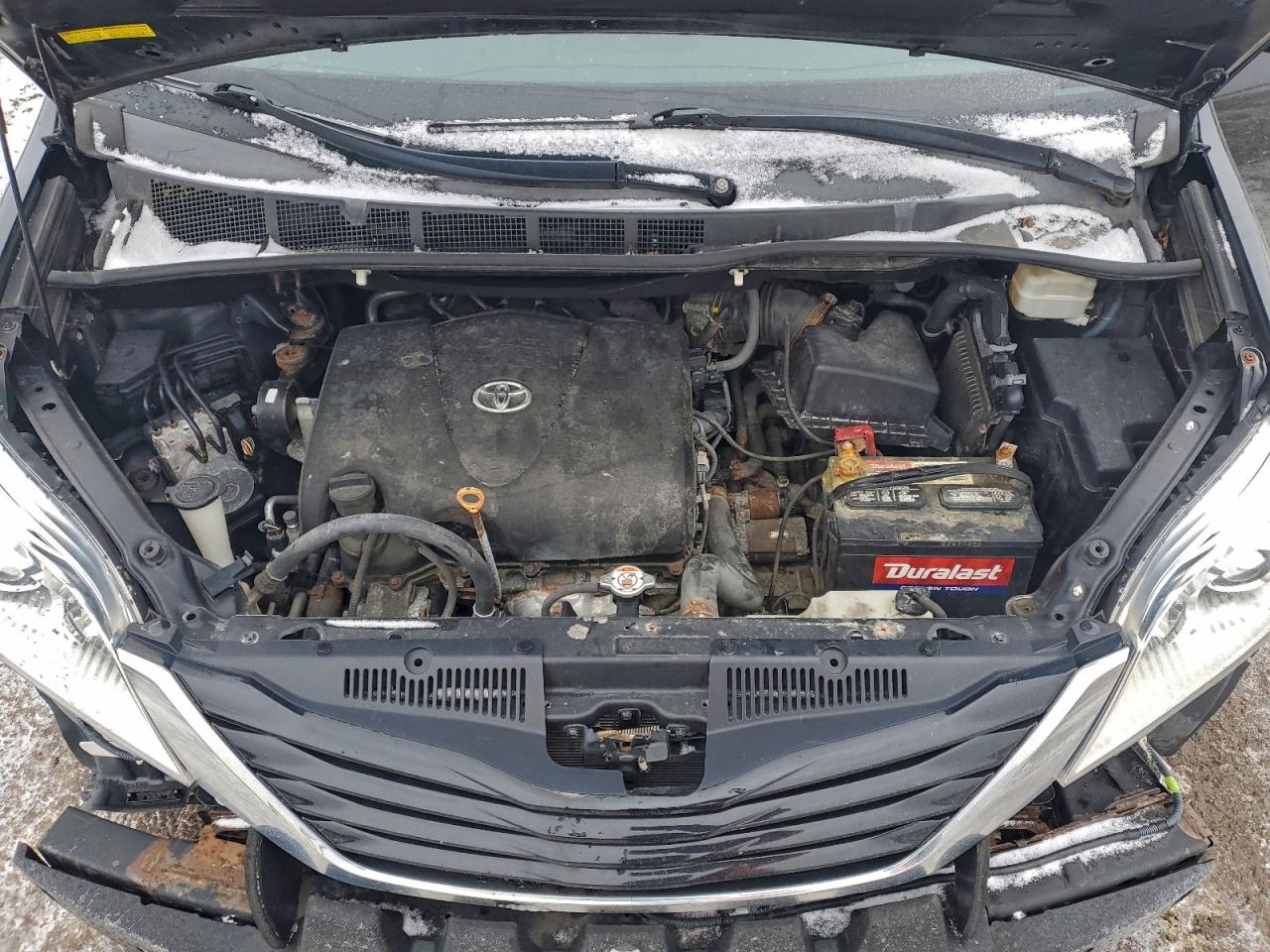 2017 TOYOTA SIENNA LE photo 12