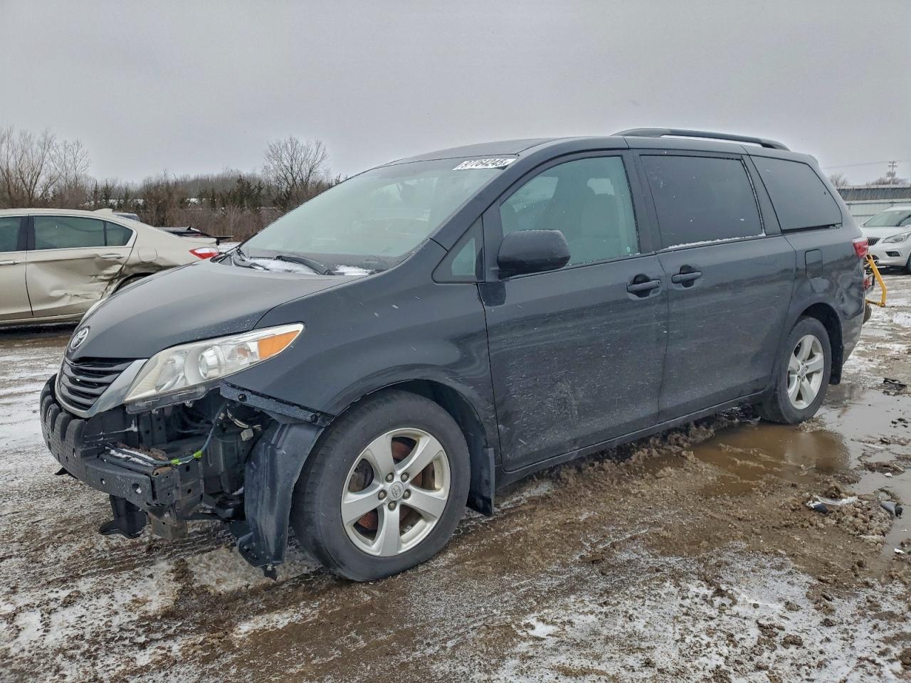 2017 TOYOTA SIENNA