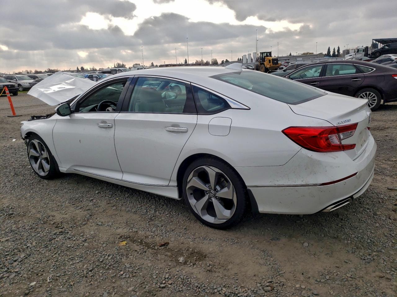 2018 HONDA ACCORD TOURING photo 2