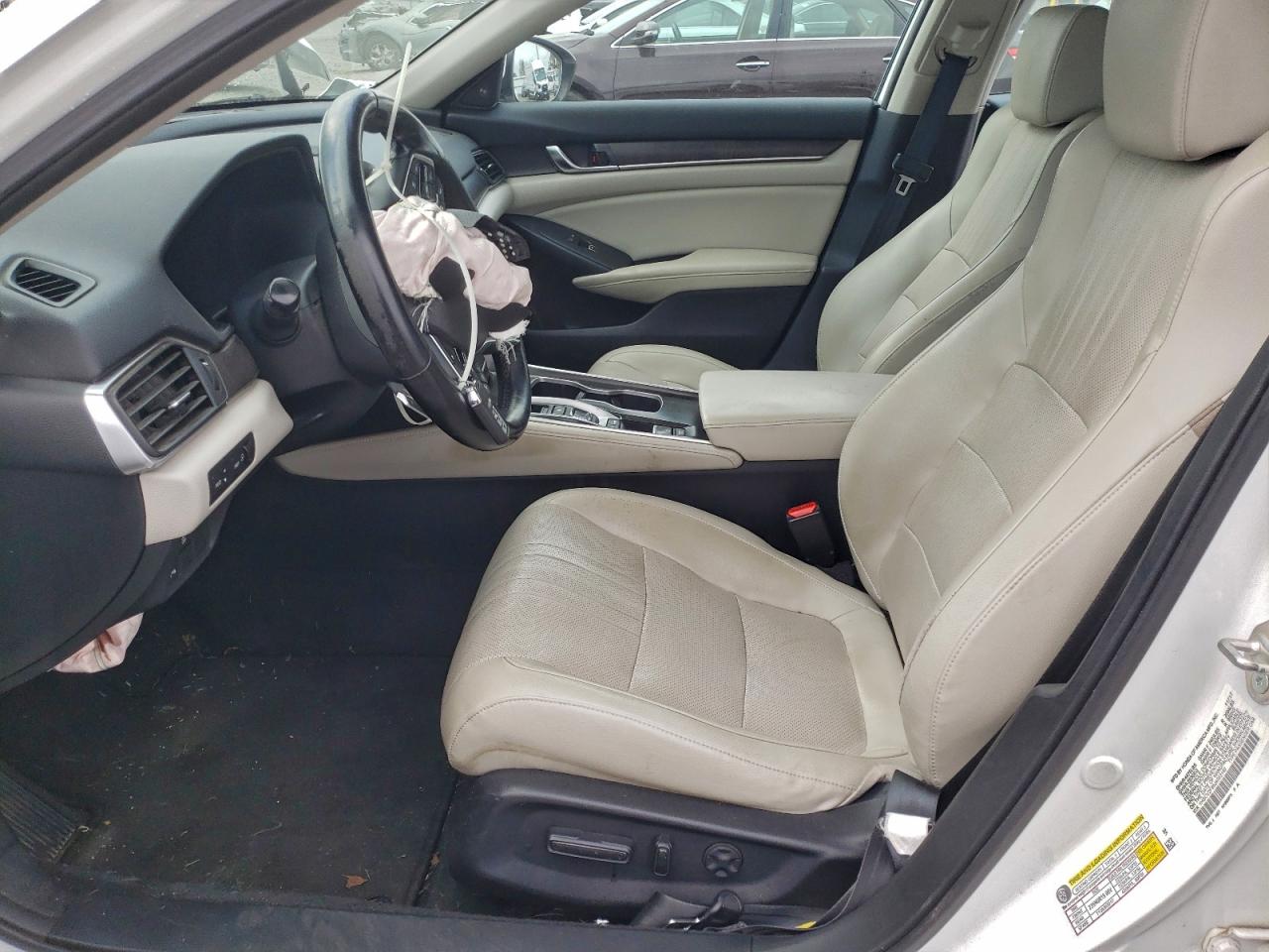 2018 HONDA ACCORD TOURING photo 7