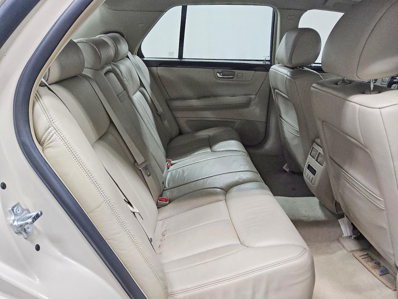 2011 CADILLAC DTS PREMIUM COLLECTION photo 10