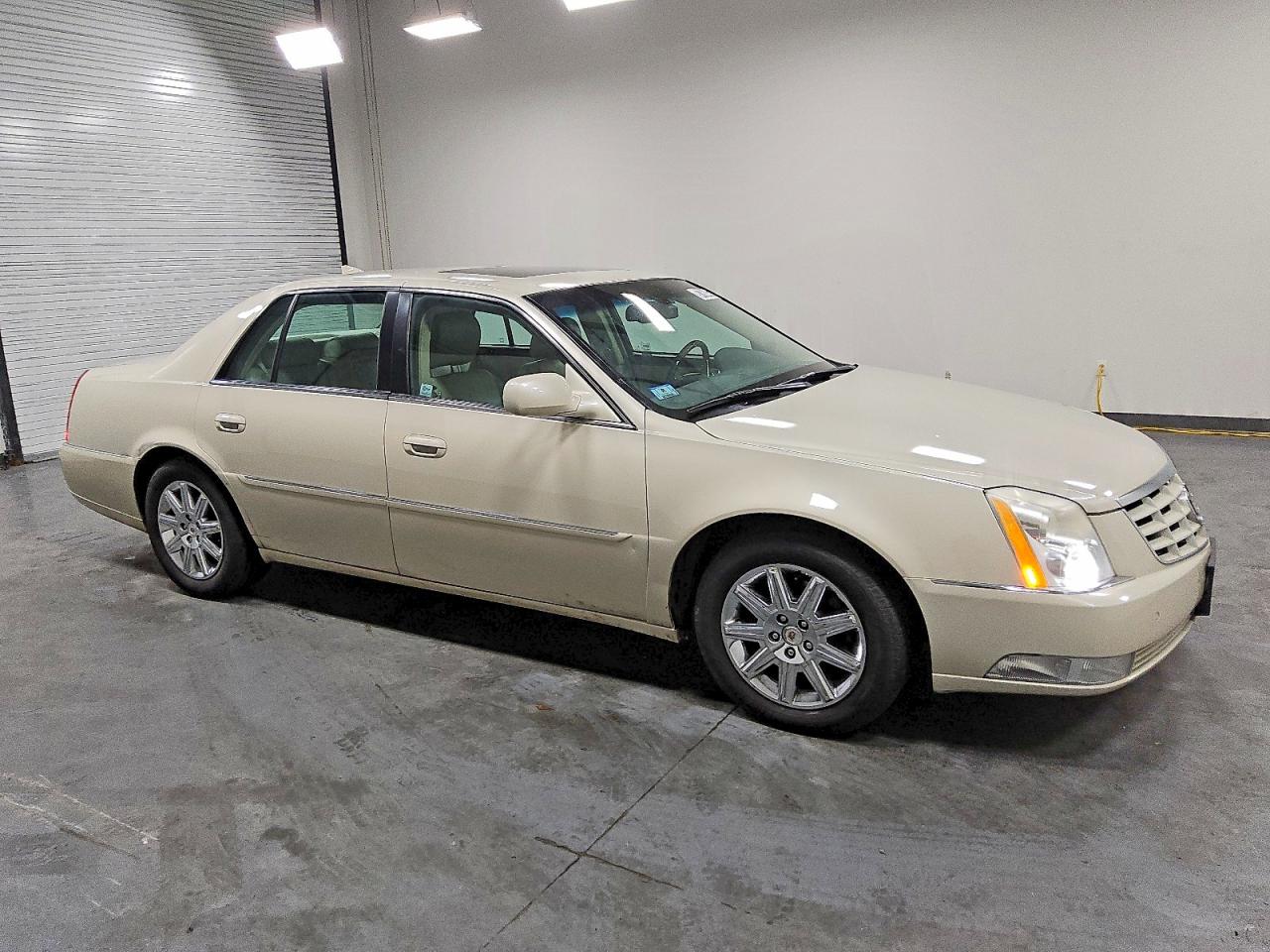 2011 CADILLAC DTS PREMIUM COLLECTION photo 4