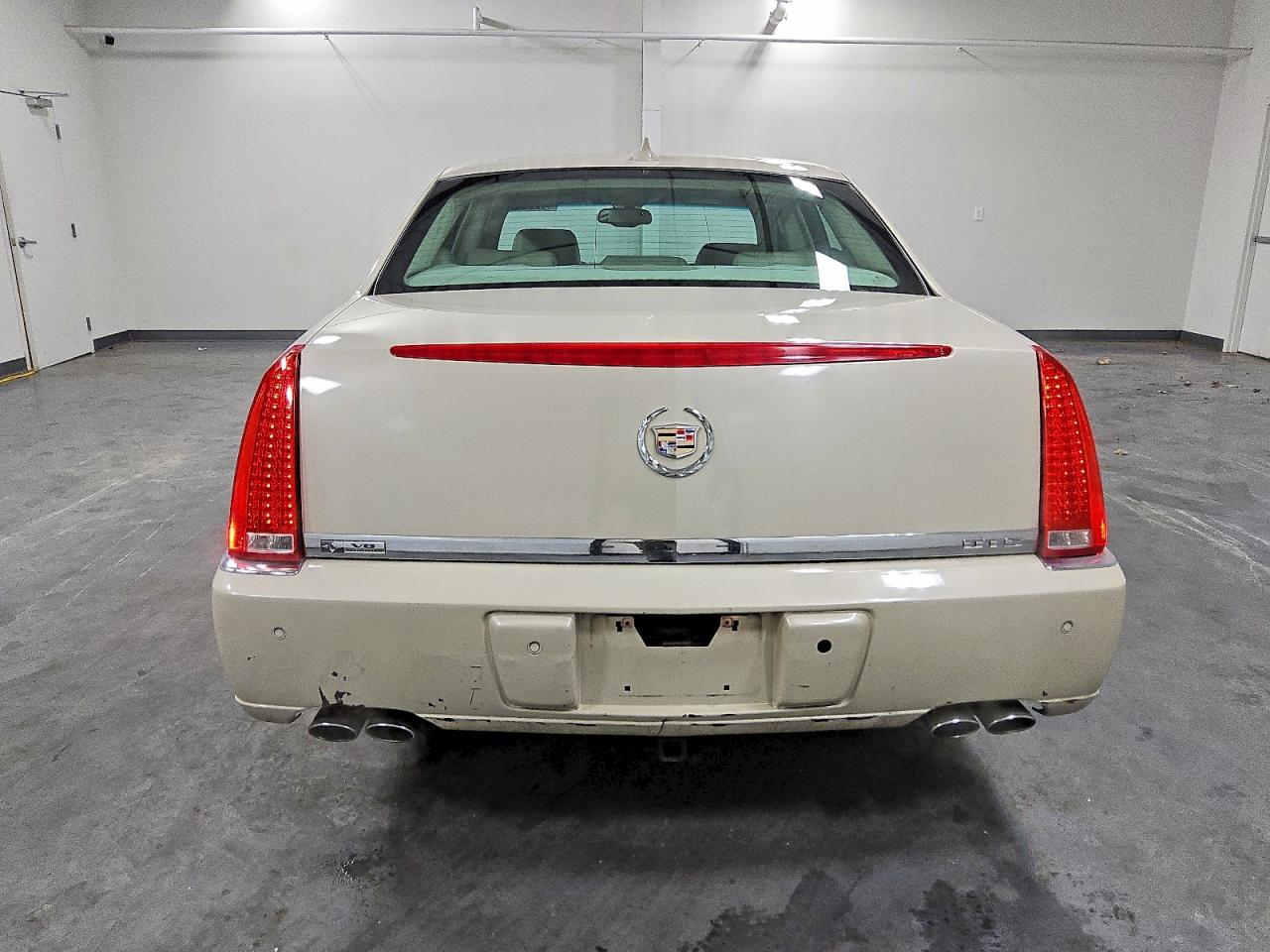 2011 CADILLAC DTS PREMIUM COLLECTION photo 6