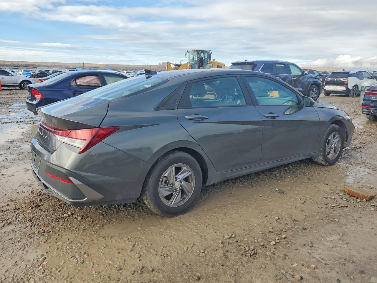 2025 HYUNDAI ELANTRA SE photo 3