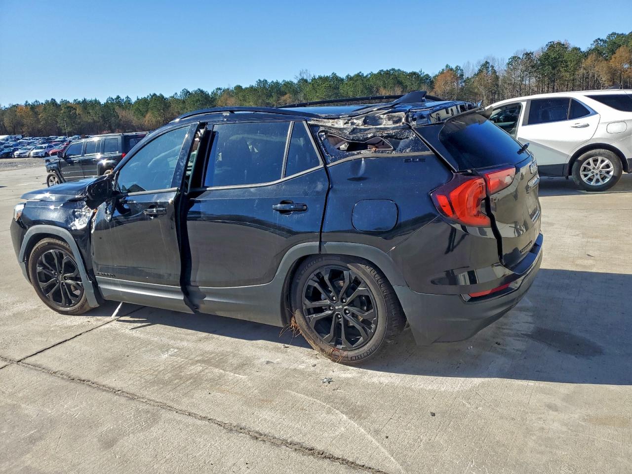 2020 GMC TERRAIN SLE photo 2