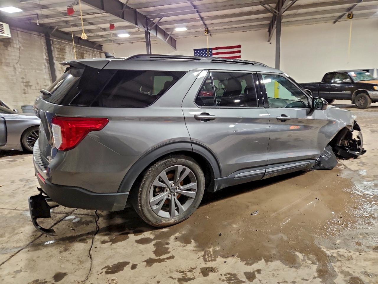 2023 FORD EXPLORER XLT photo 5