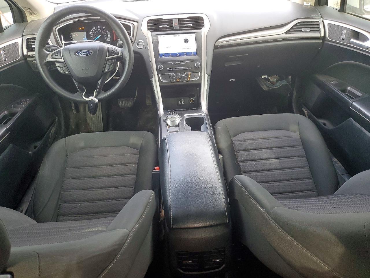 2020 FORD FUSION SE photo 8