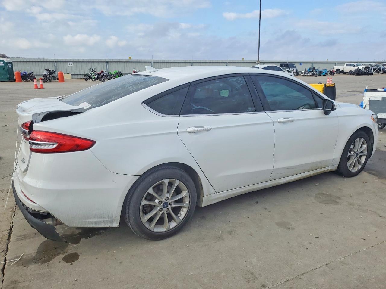 2020 FORD FUSION SE photo 3