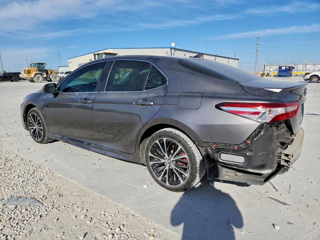 2020 TOYOTA CAMRY SE photo 2