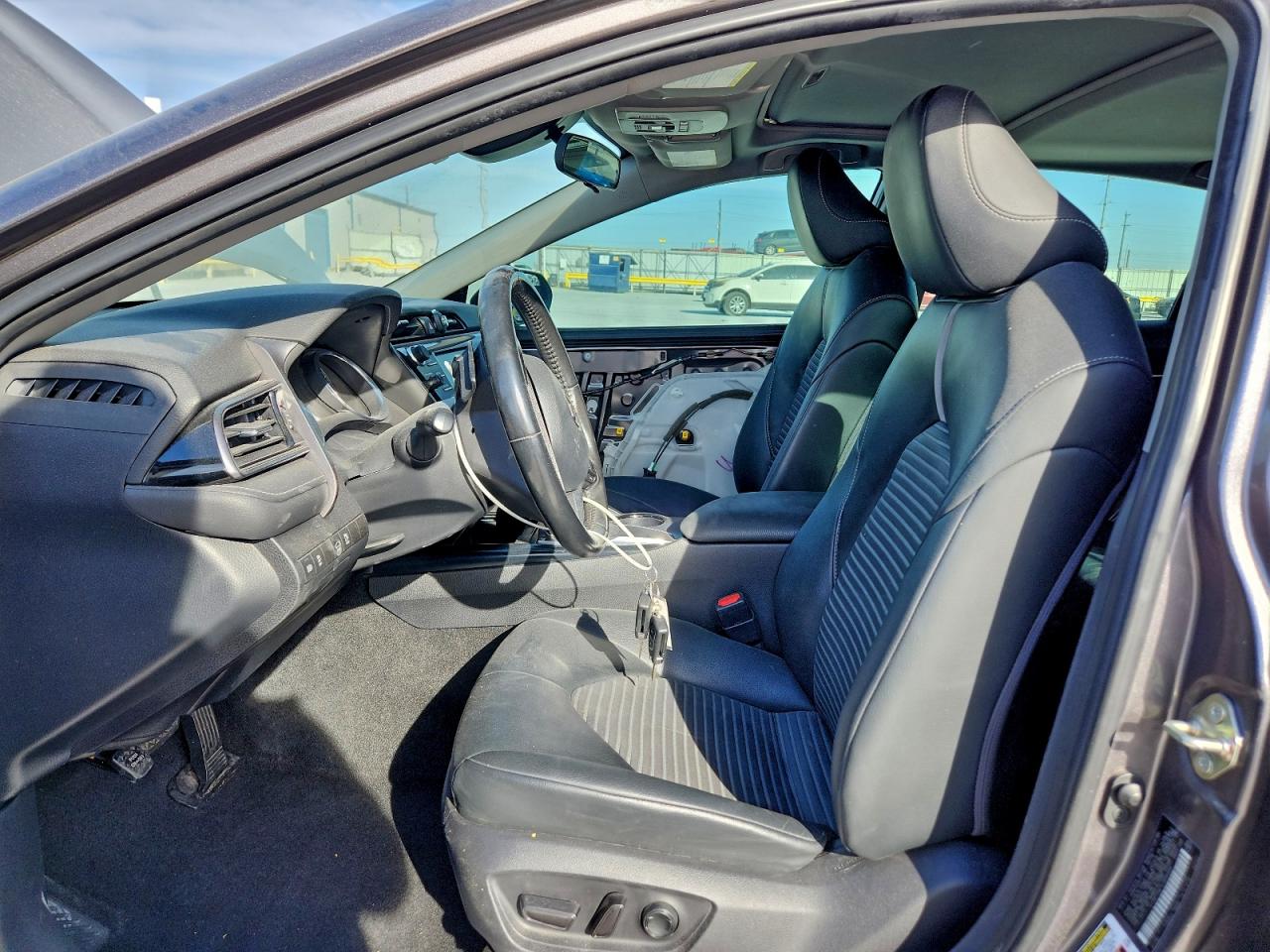 2020 TOYOTA CAMRY SE photo 7