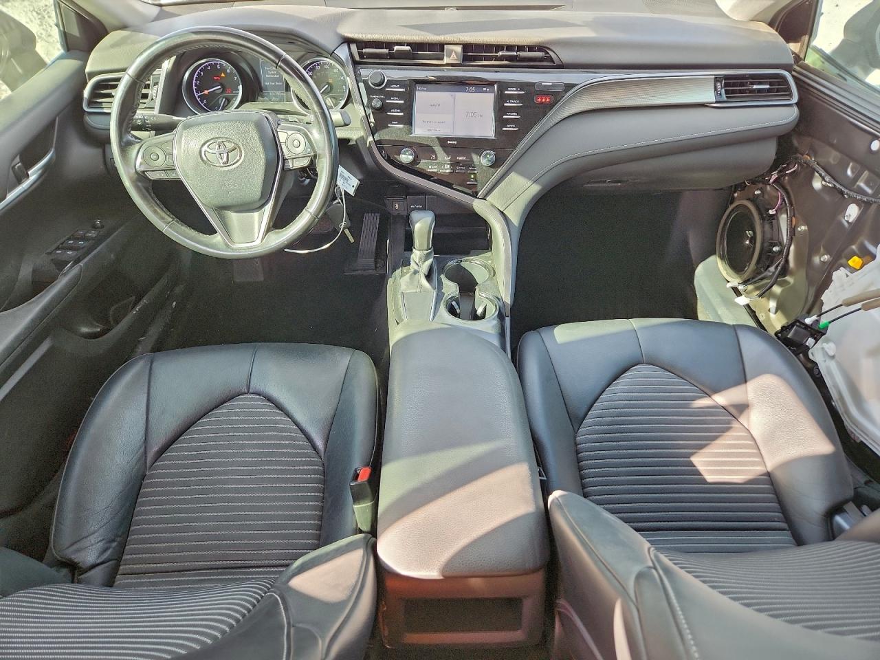 2020 TOYOTA CAMRY SE photo 8