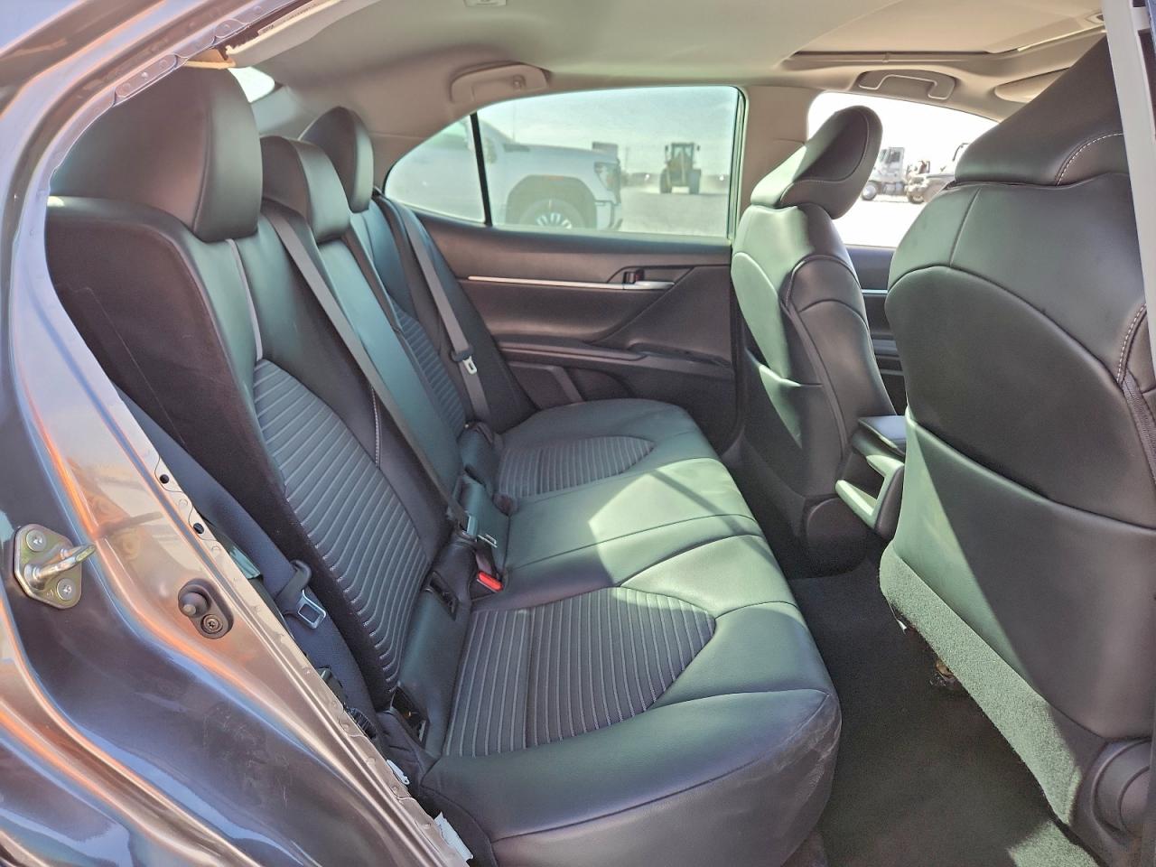 2020 TOYOTA CAMRY SE photo 10