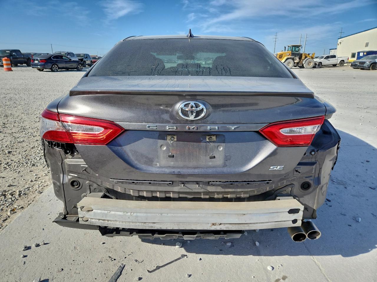 2020 TOYOTA CAMRY SE photo 6
