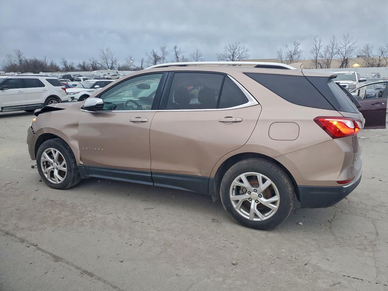 2018 CHEVROLET EQUINOX PREMIER photo 2