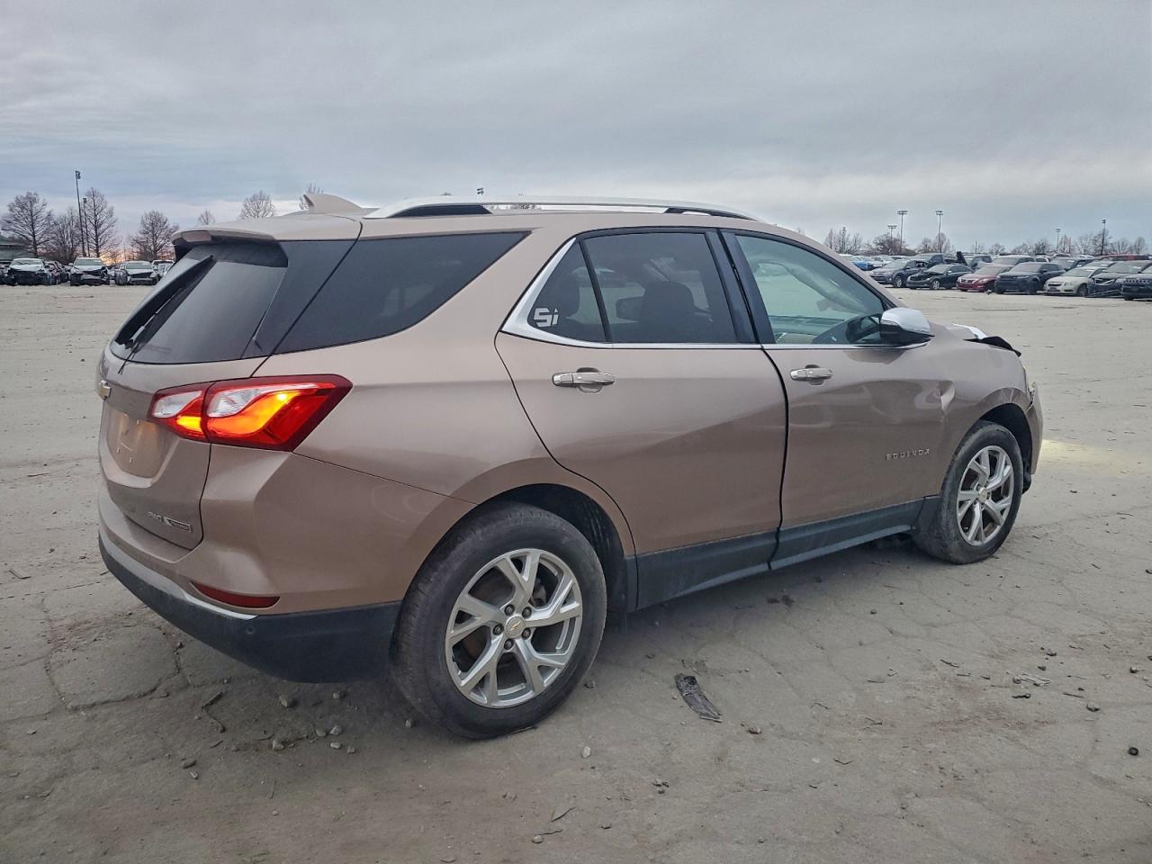 2018 CHEVROLET EQUINOX PREMIER photo 3