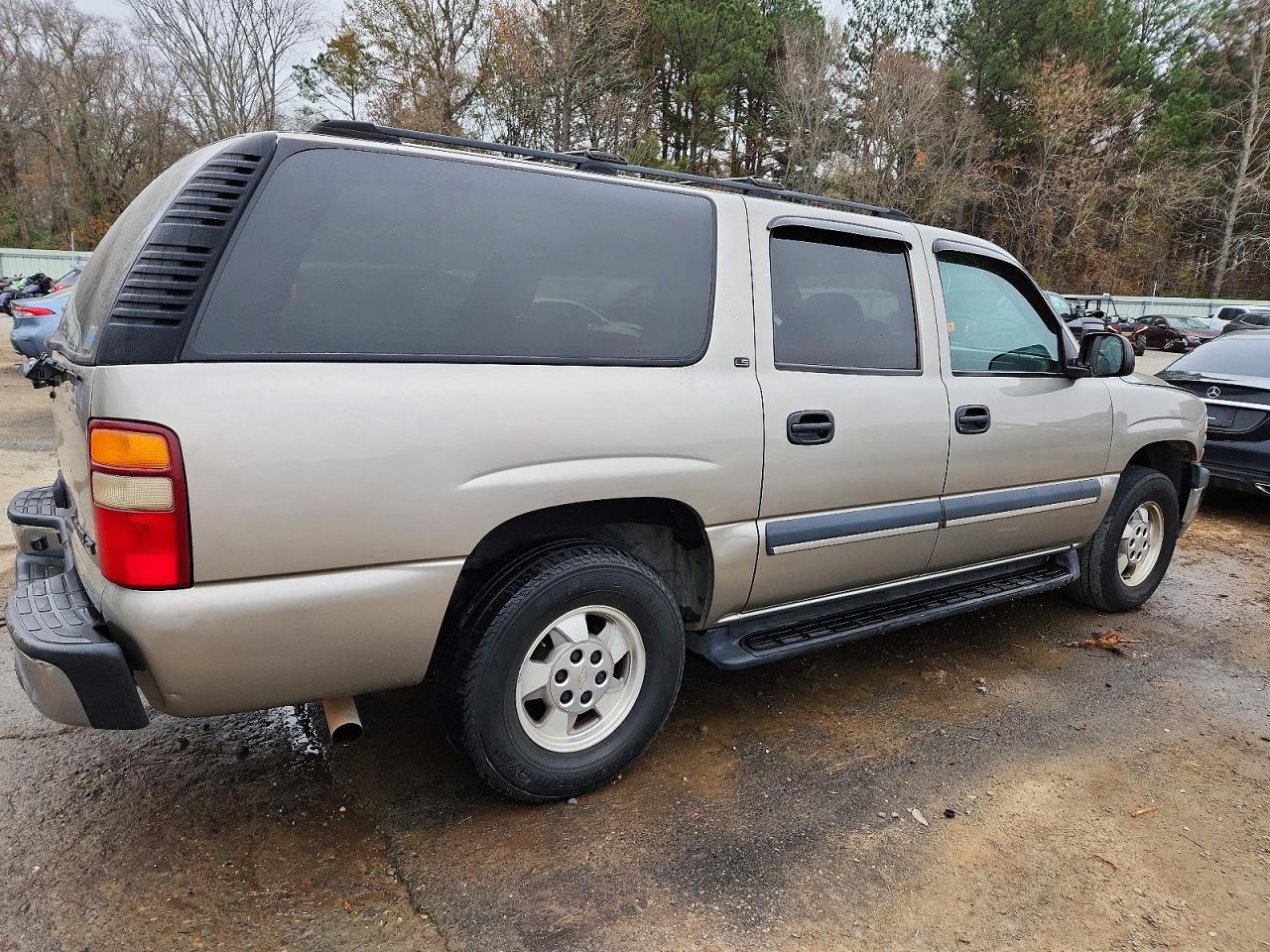 2002 CHEVROLET SUBURBAN C1500 photo 3
