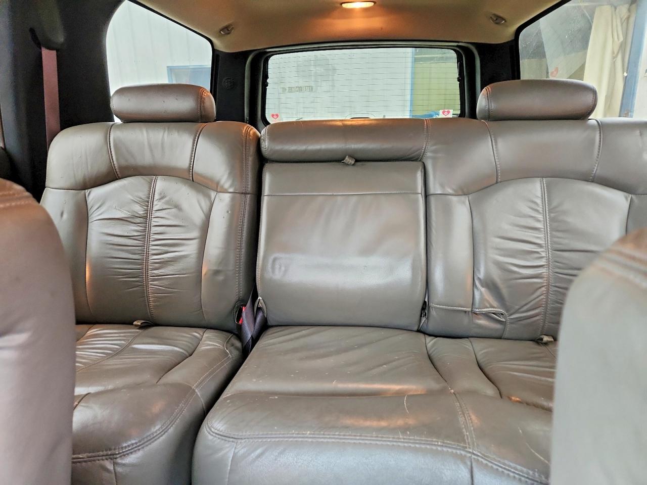 2002 CHEVROLET SUBURBAN C1500 photo 10