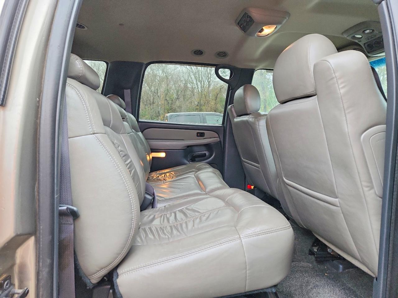 2002 CHEVROLET SUBURBAN C1500 photo 11