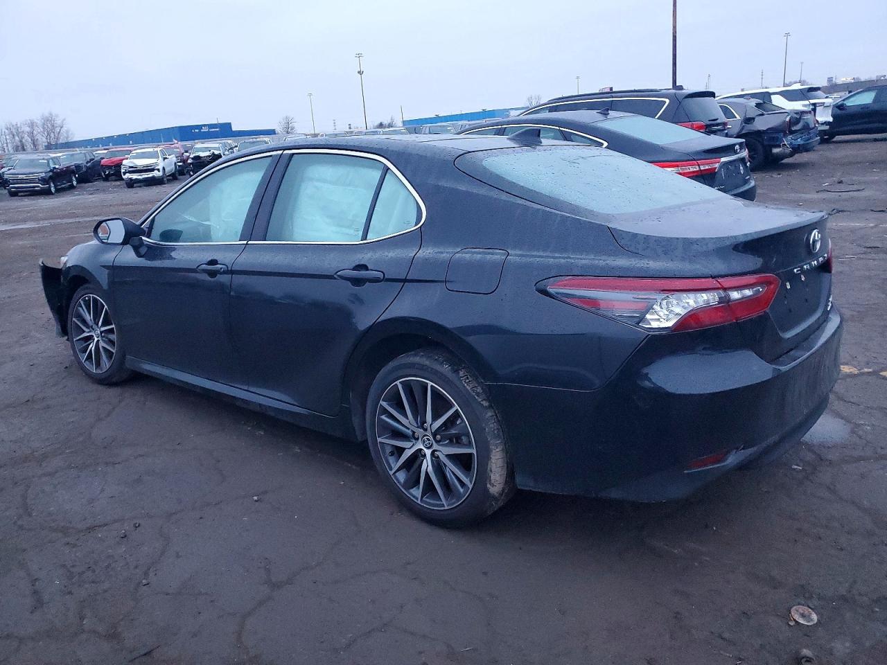 2023 TOYOTA CAMRY XLE photo 2
