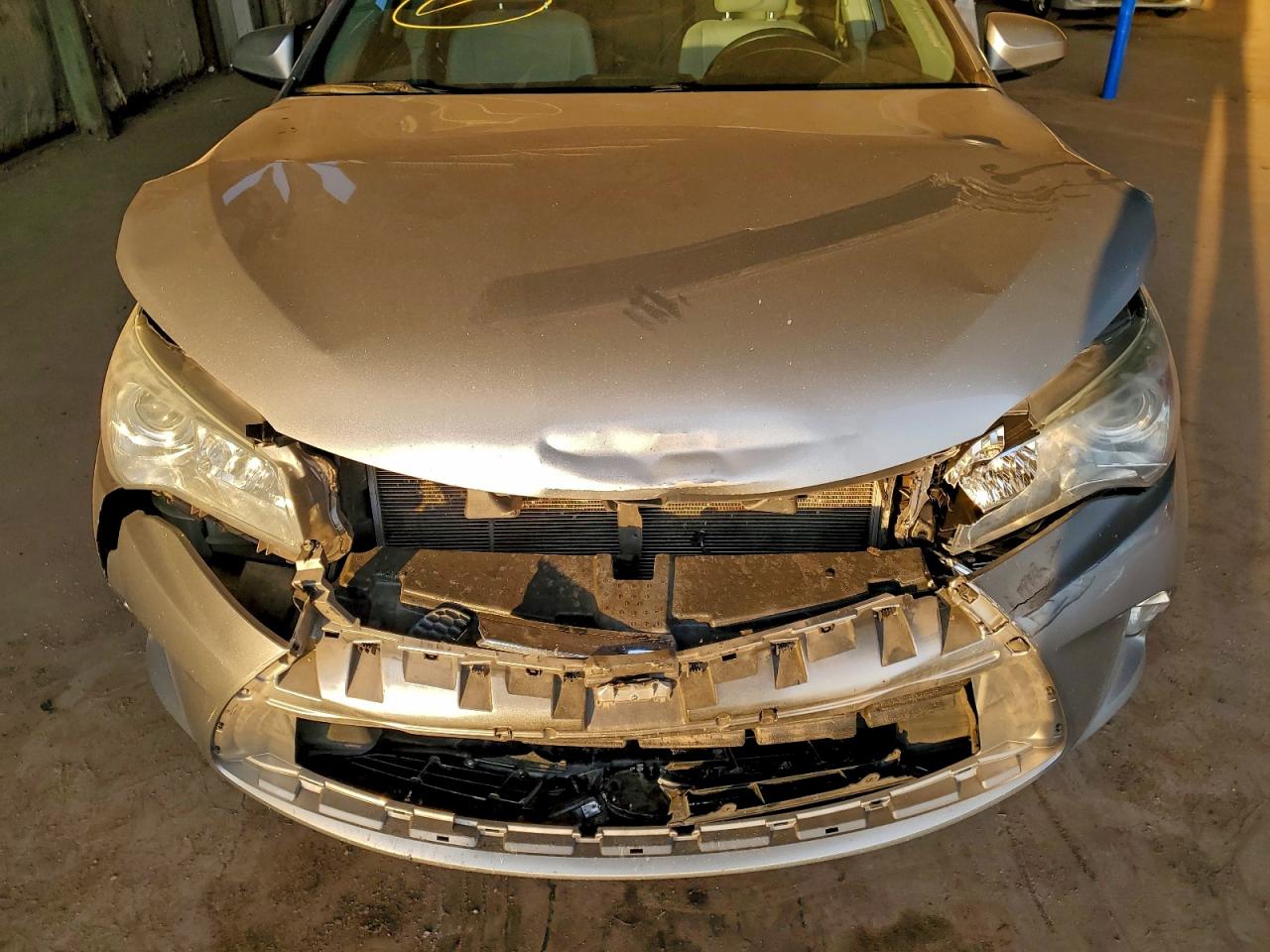 2015 TOYOTA CAMRY LE photo 11