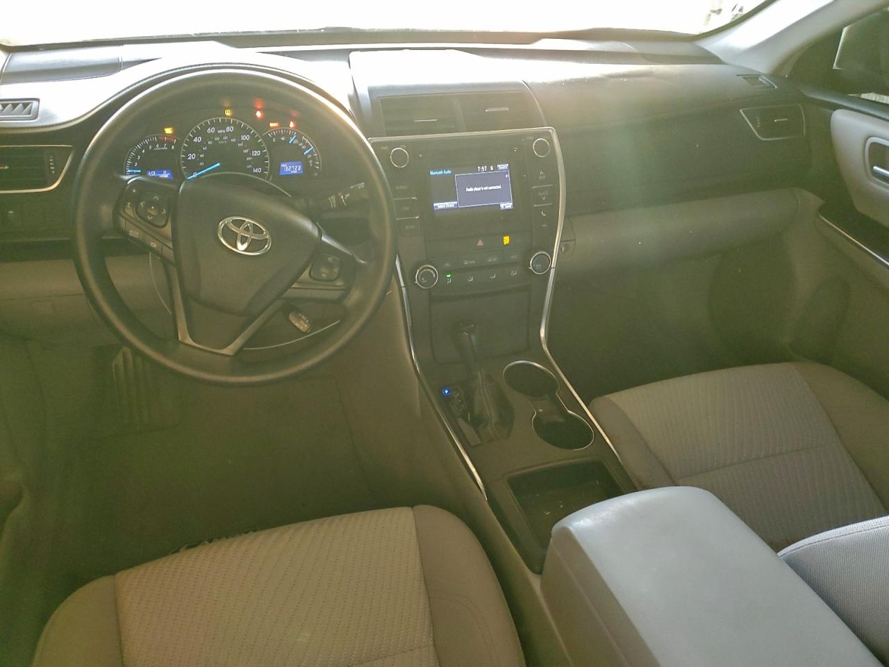 2015 TOYOTA CAMRY LE photo 8