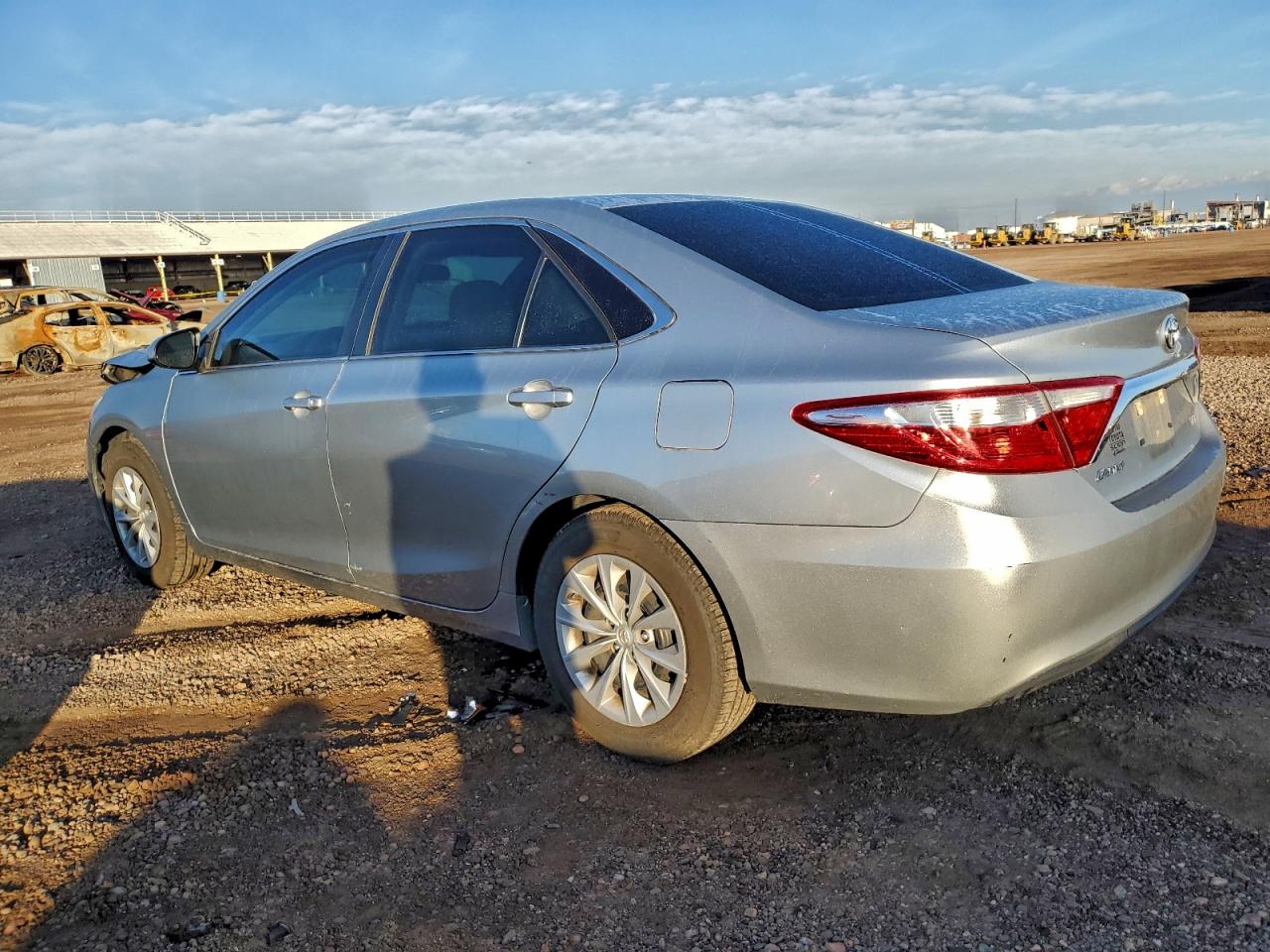 2015 TOYOTA CAMRY LE photo 2