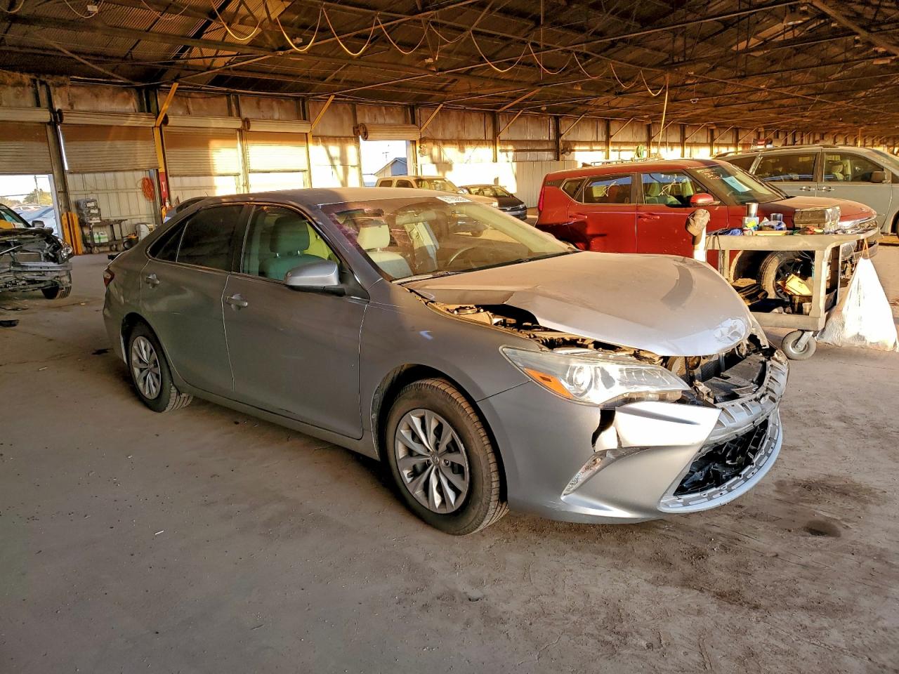2015 TOYOTA CAMRY LE photo 4