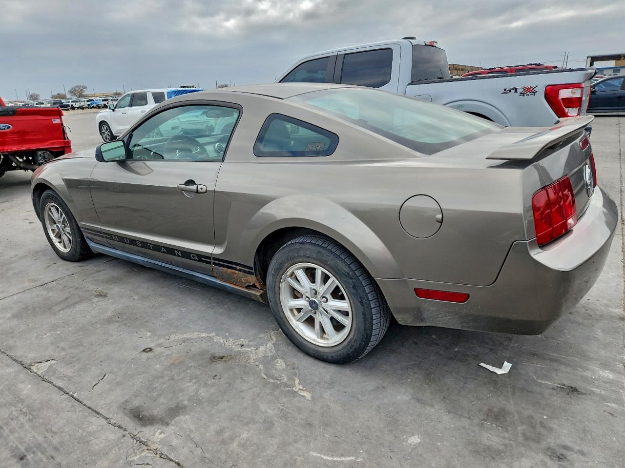 2005 FORD MUSTANG photo 2