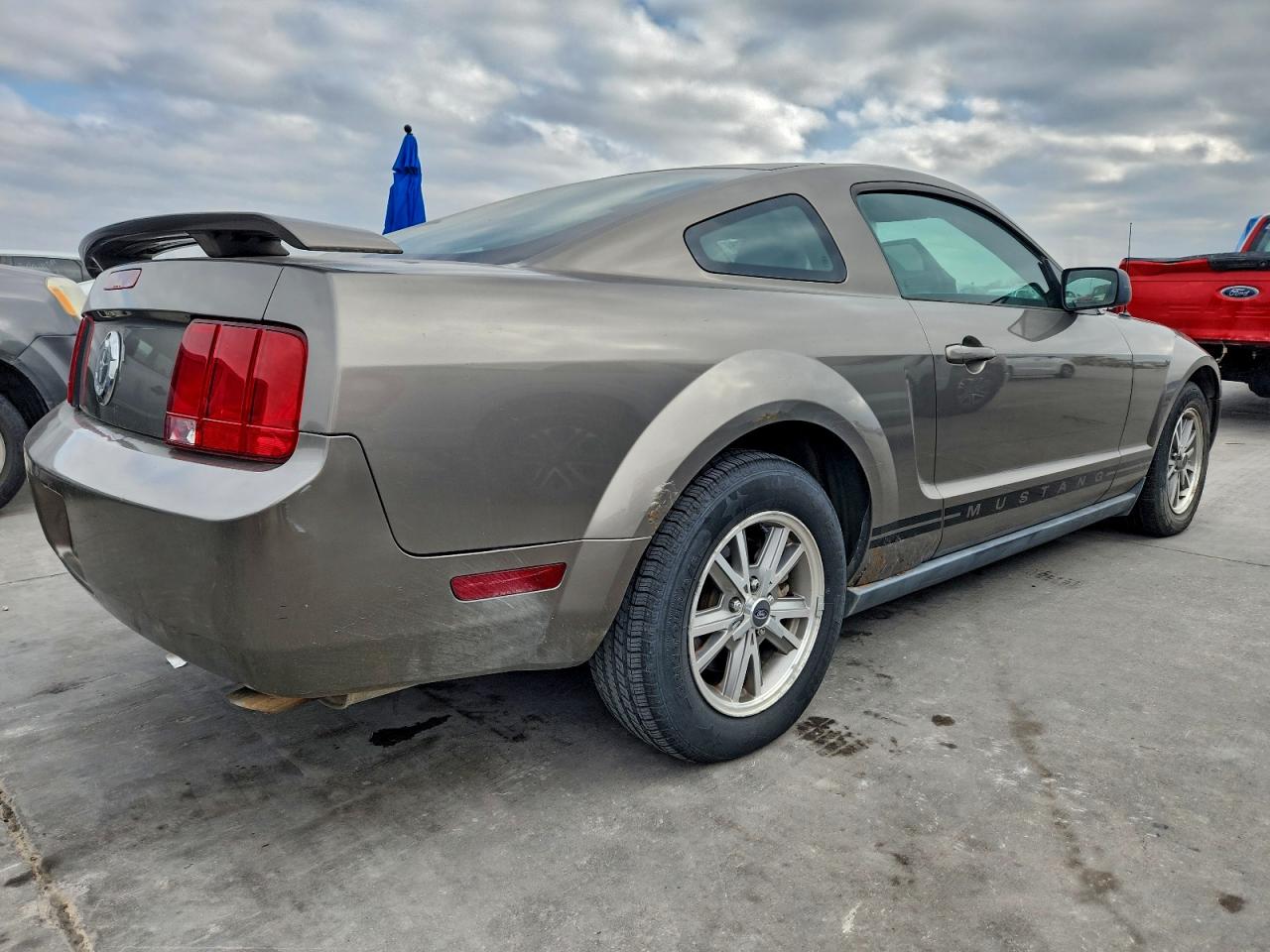 2005 FORD MUSTANG photo 3