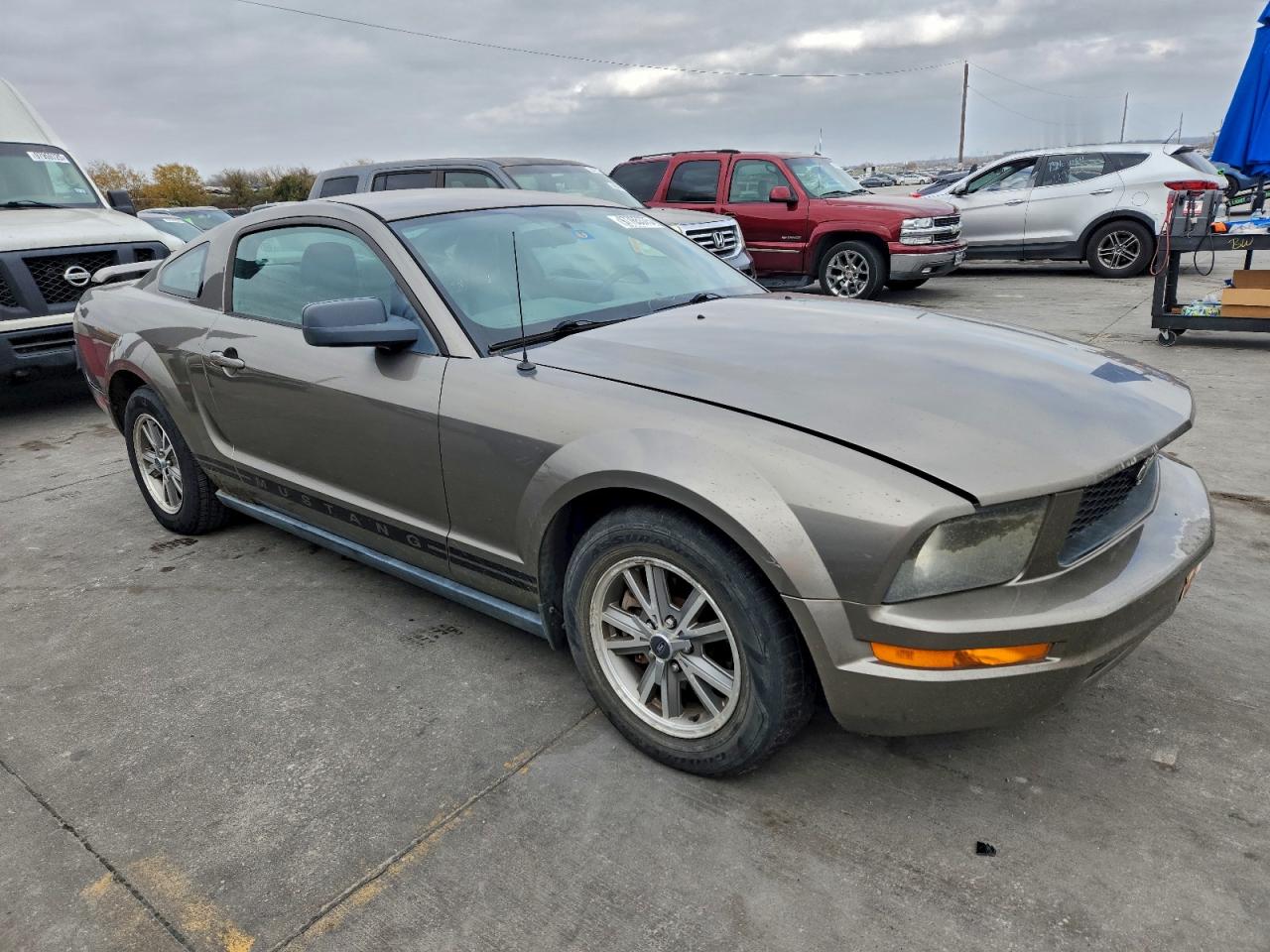 2005 FORD MUSTANG photo 4