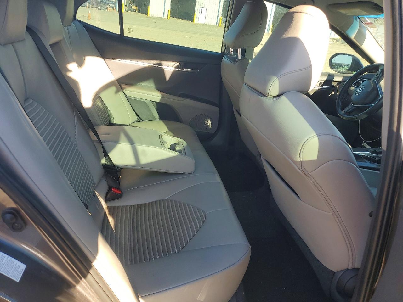 2018 TOYOTA CAMRY SE photo 10