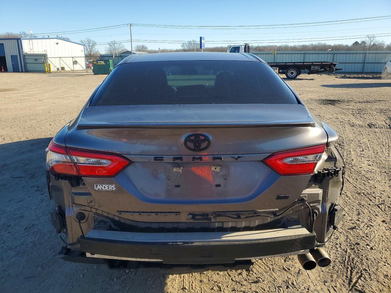 2018 TOYOTA CAMRY SE photo 6