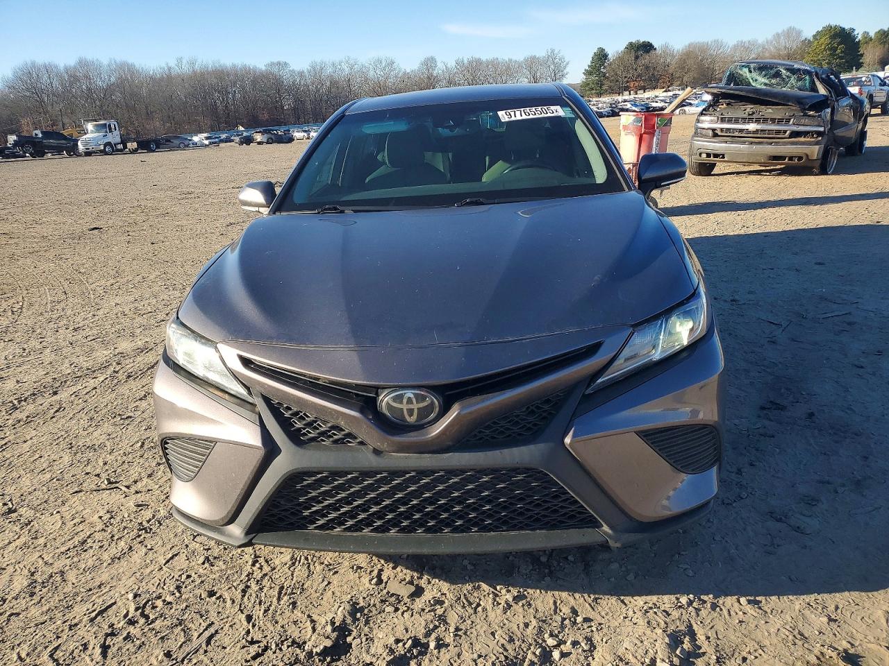 2018 TOYOTA CAMRY SE photo 5