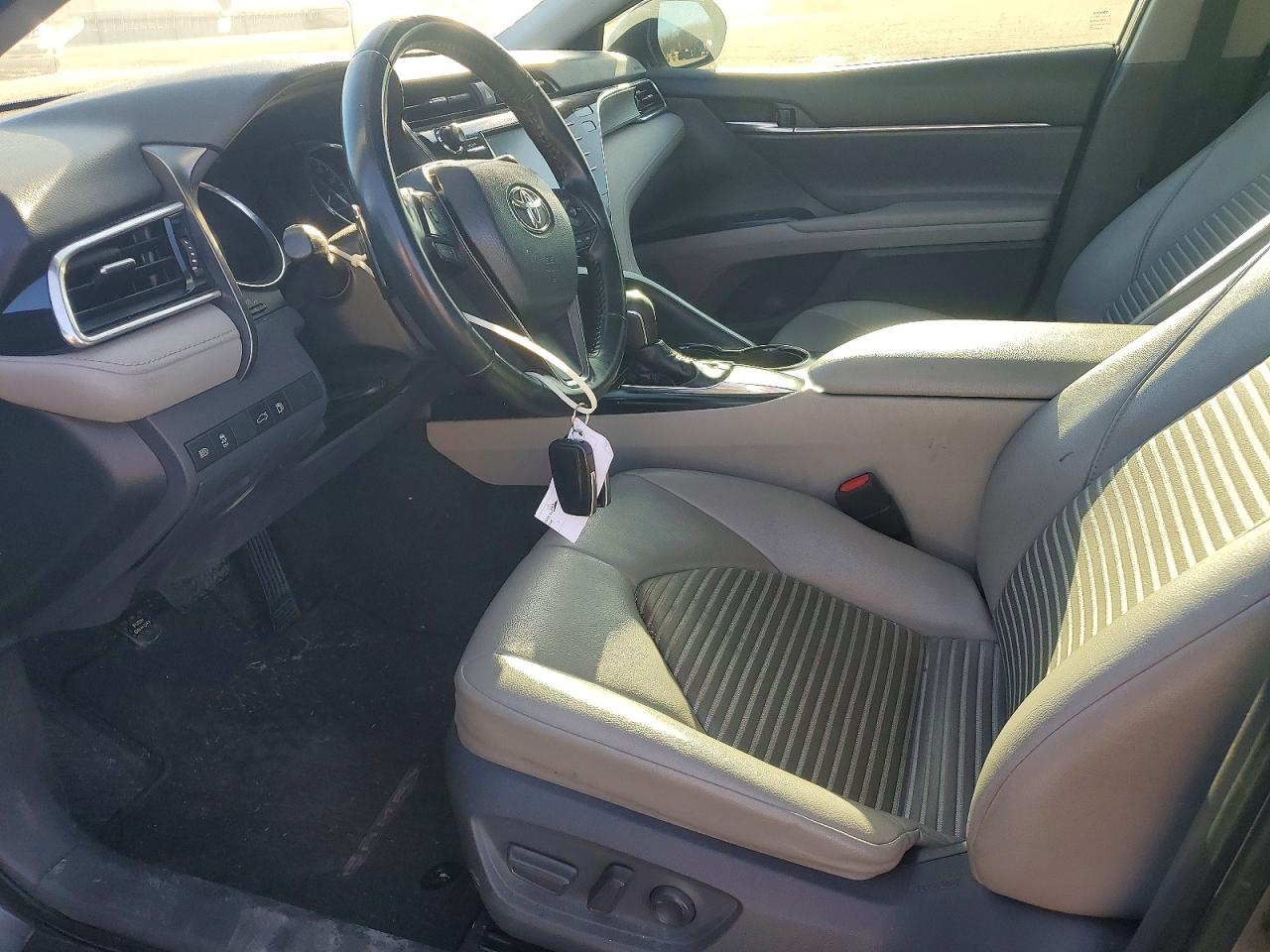 2018 TOYOTA CAMRY SE photo 7