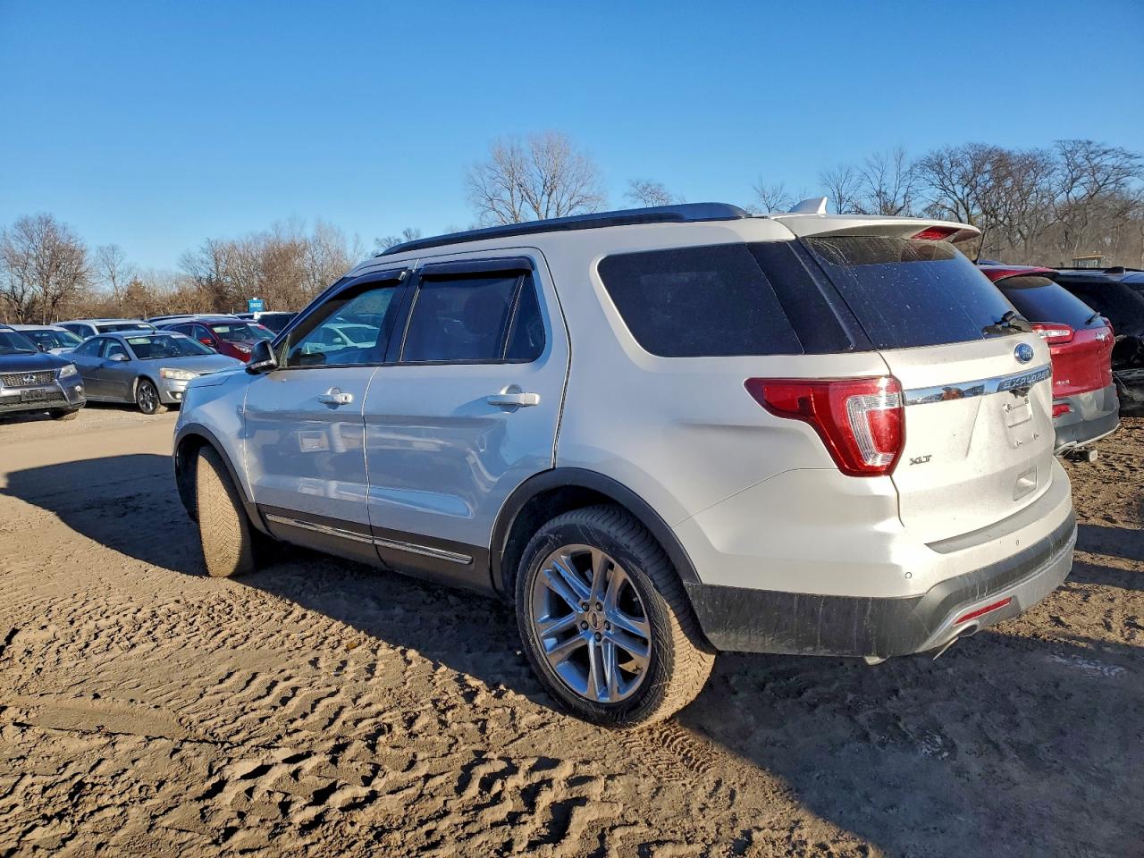2016 FORD EXPLORER XLT photo 5