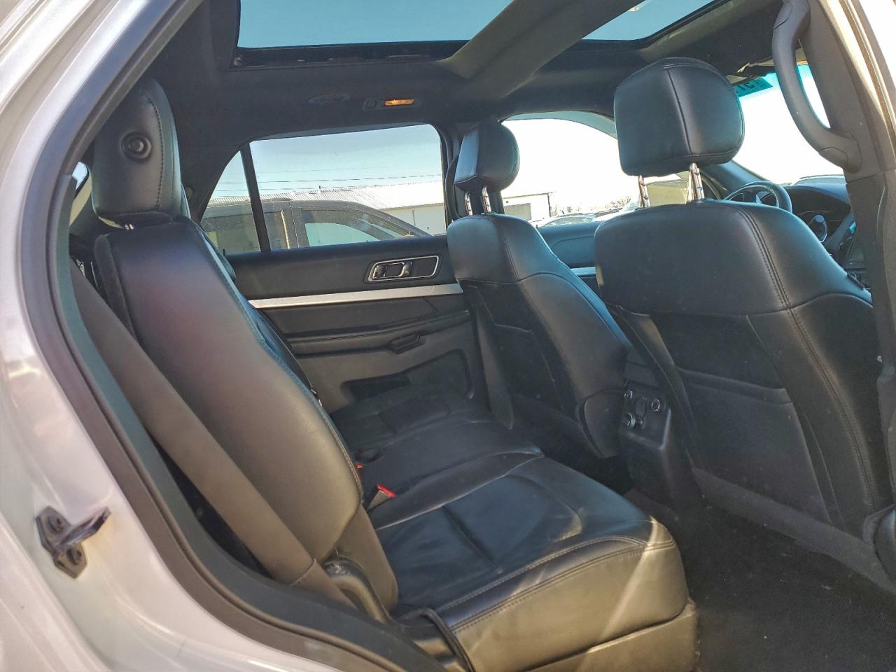 2016 FORD EXPLORER XLT photo 41