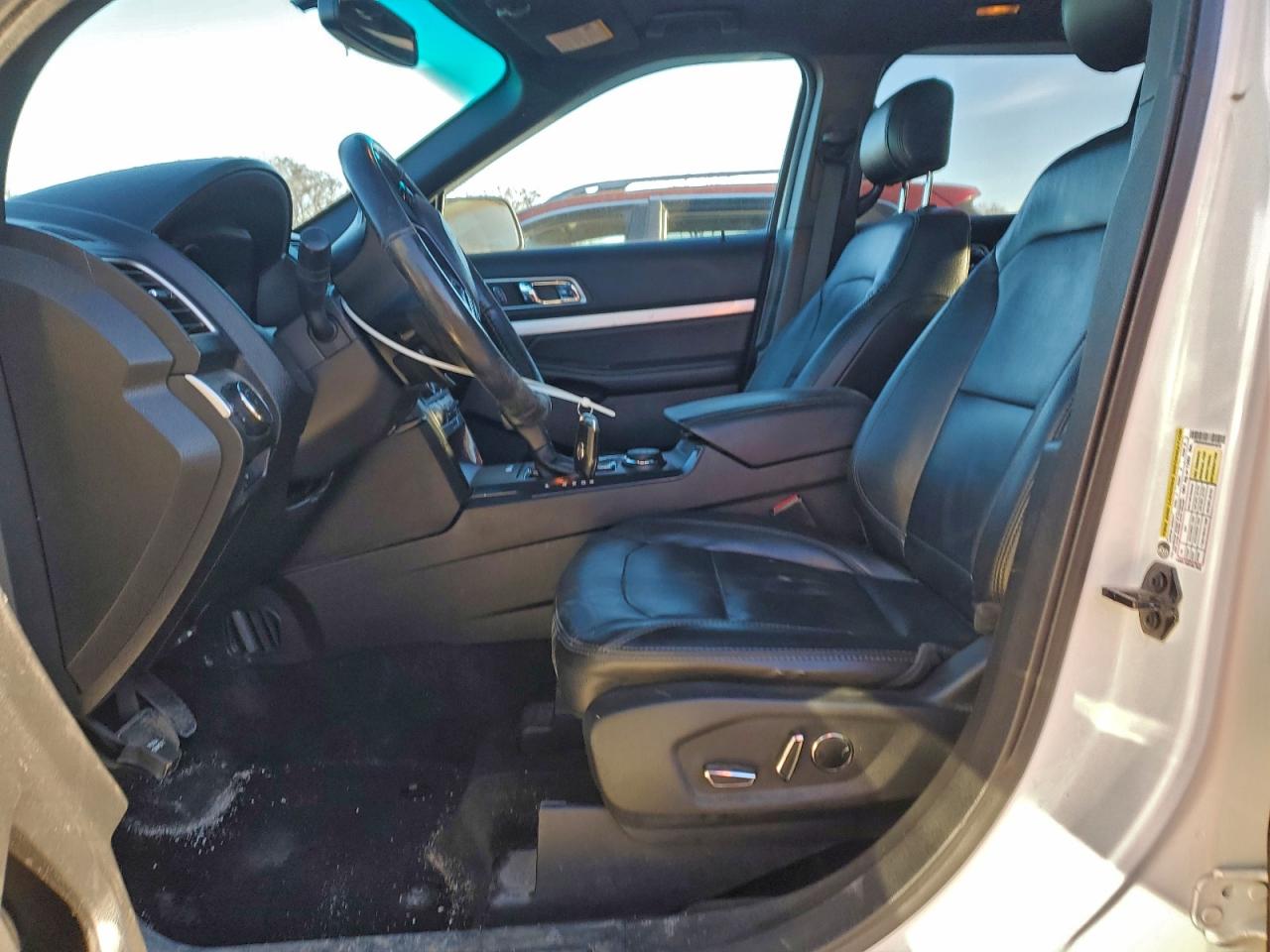 2016 FORD EXPLORER XLT photo 25