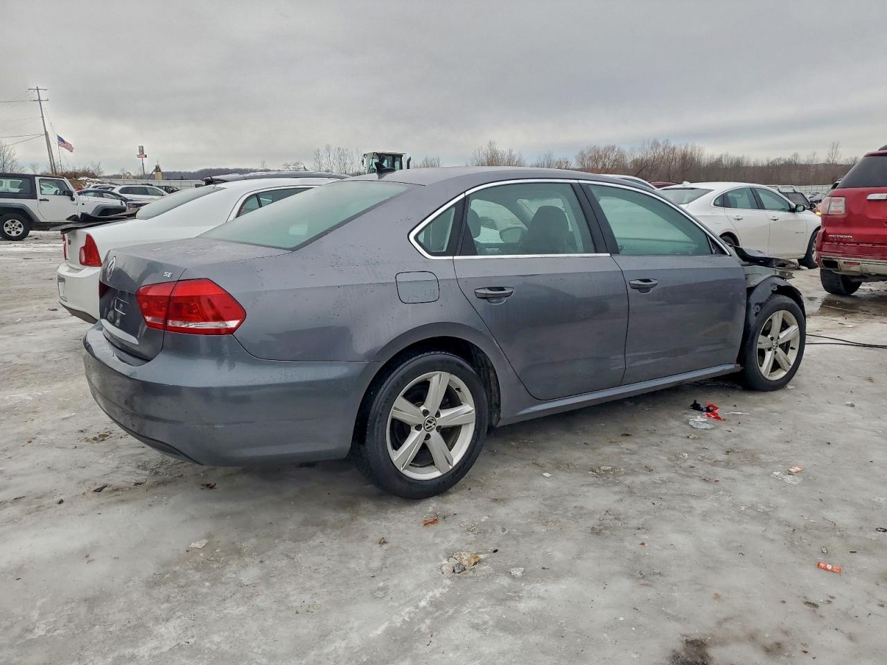 2012 VOLKSWAGEN PASSAT SE photo 3