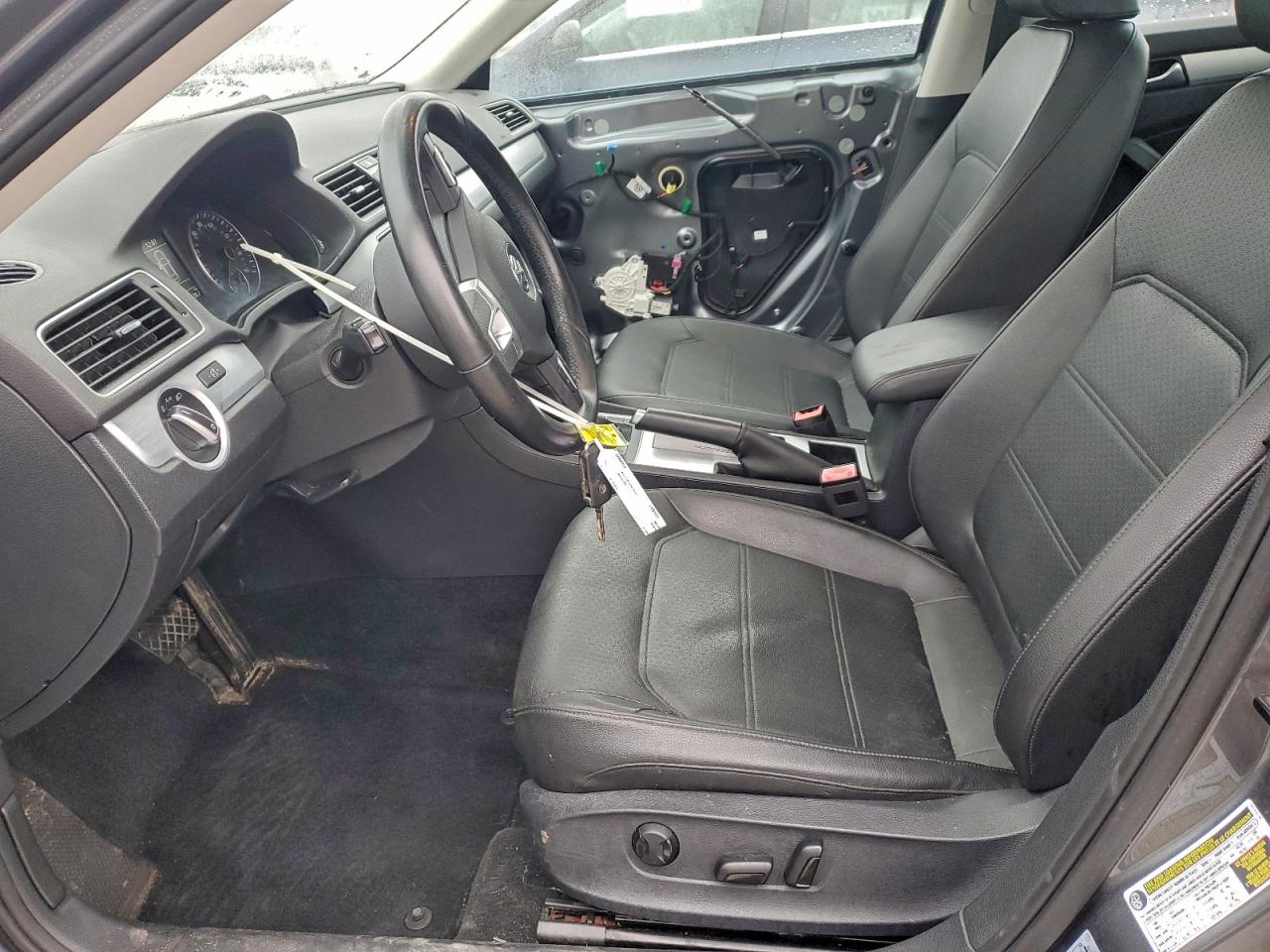 2012 VOLKSWAGEN PASSAT SE photo 7