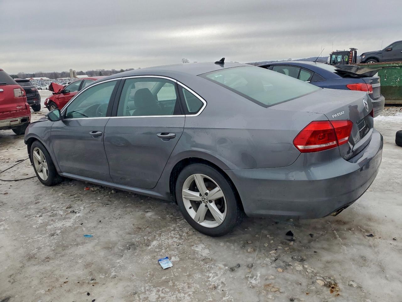 2012 VOLKSWAGEN PASSAT SE photo 2
