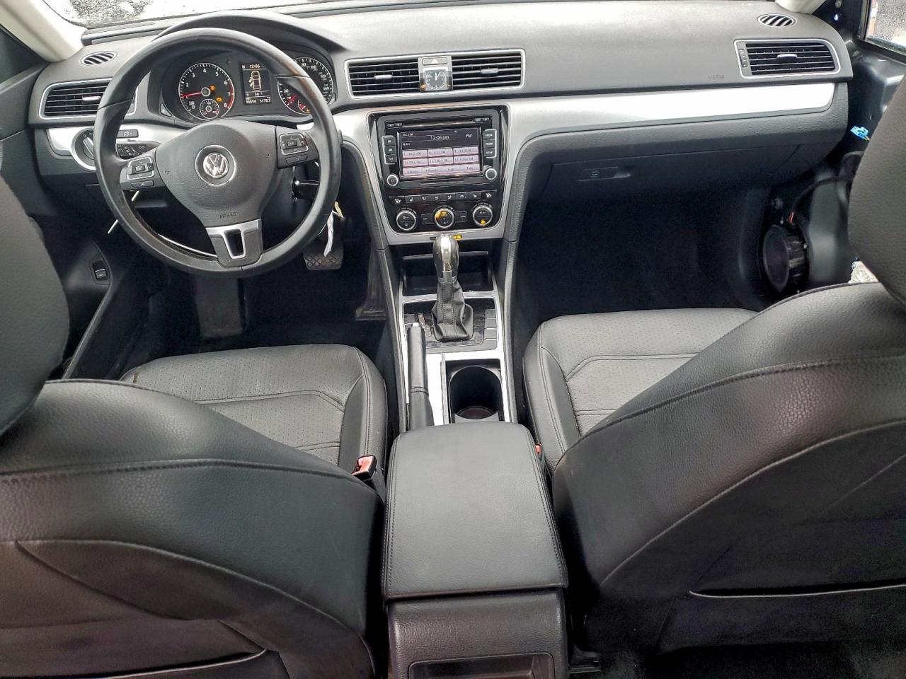 2012 VOLKSWAGEN PASSAT SE photo 8