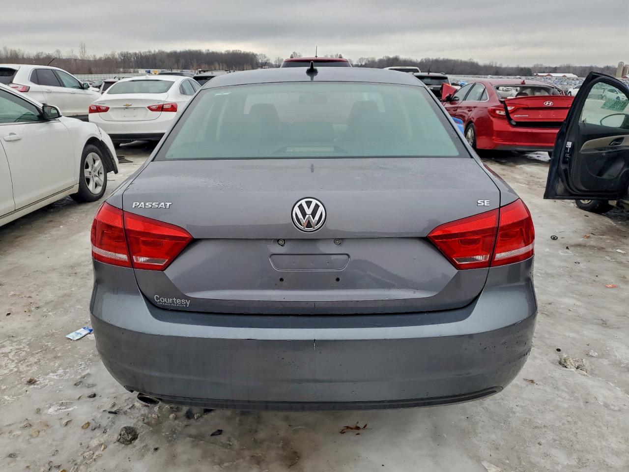2012 VOLKSWAGEN PASSAT SE photo 6