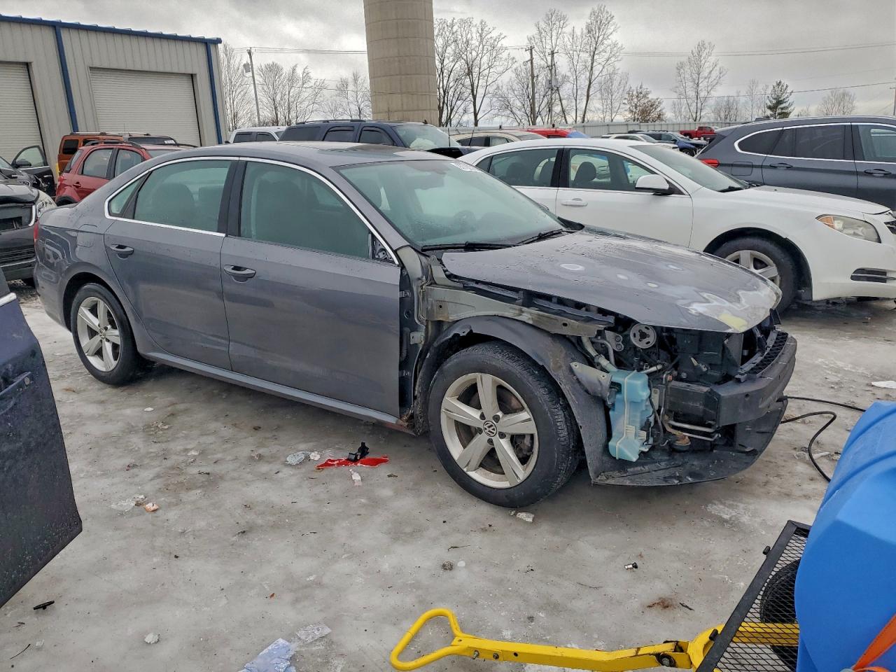 2012 VOLKSWAGEN PASSAT SE photo 4