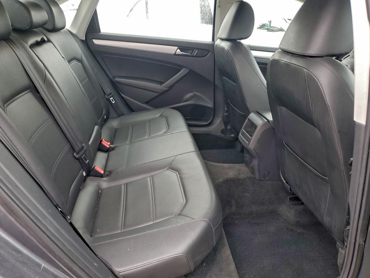 2012 VOLKSWAGEN PASSAT SE photo 10