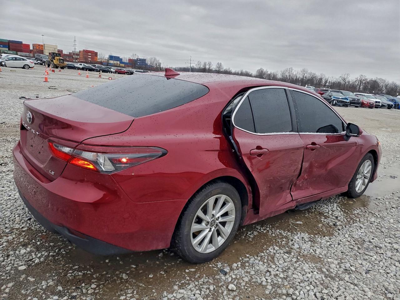 2021 TOYOTA CAMRY LE photo 3