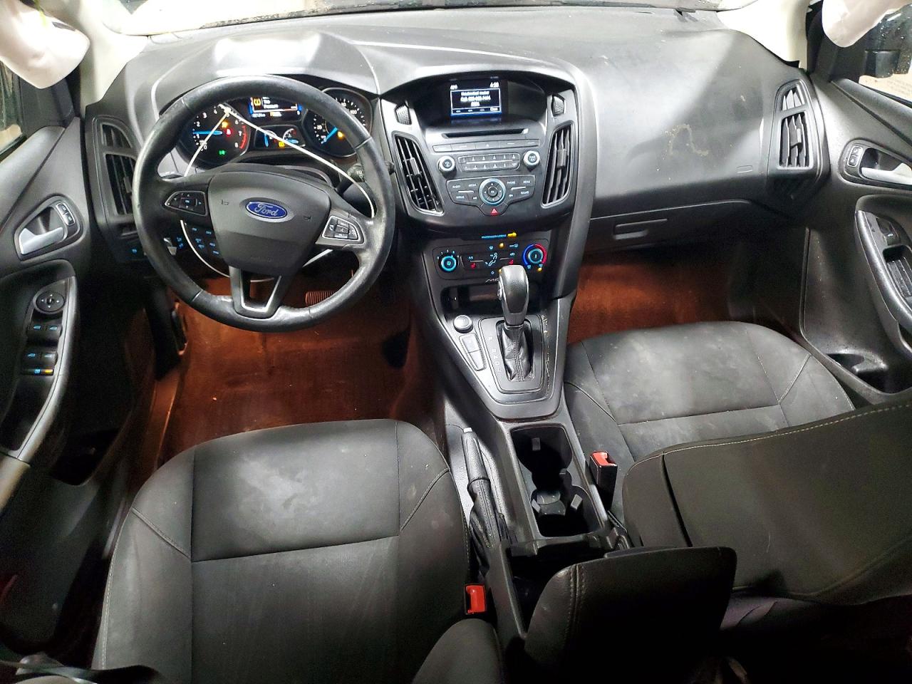 2017 FORD FOCUS SE photo 8