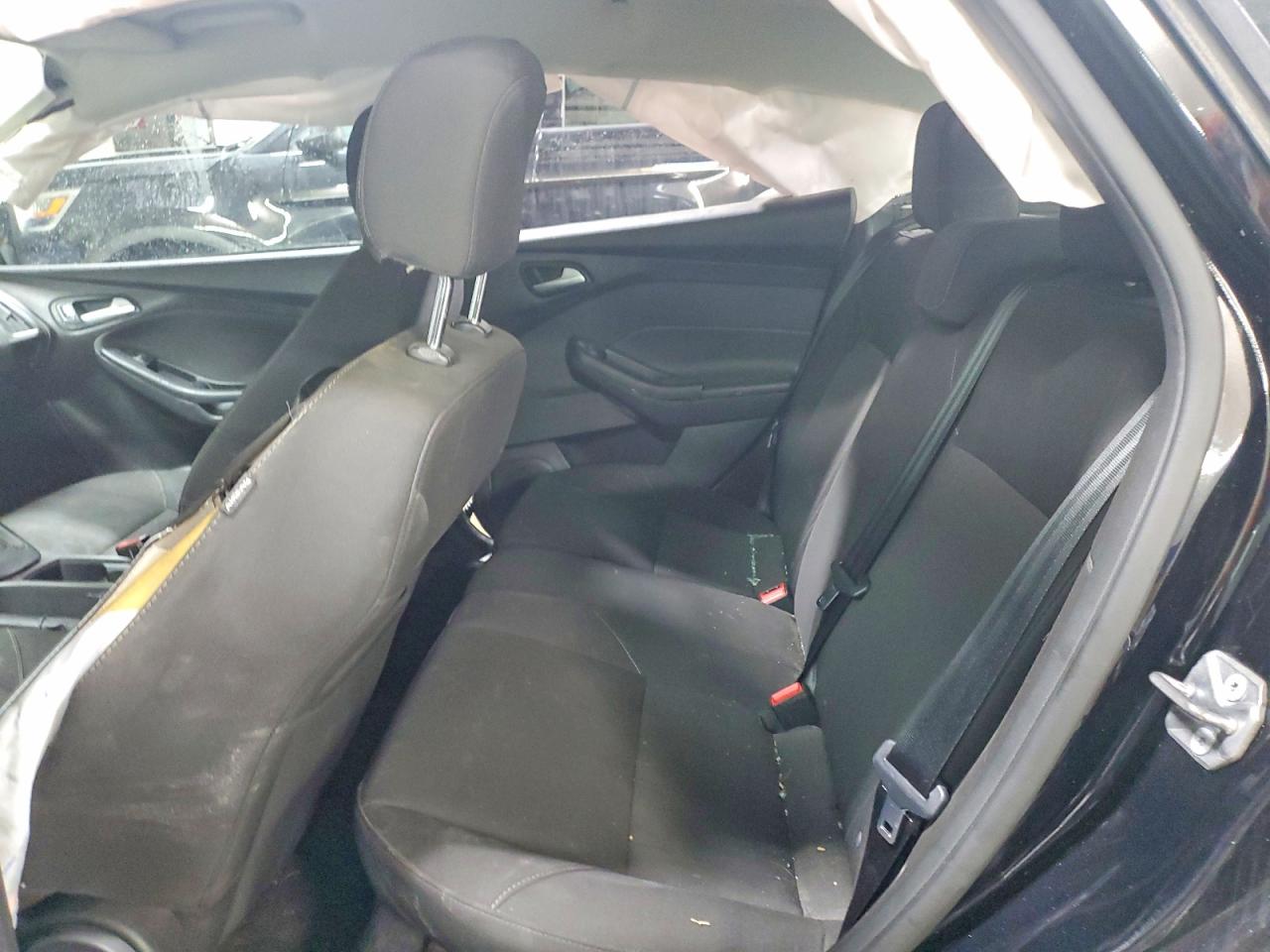 2017 FORD FOCUS SE photo 10