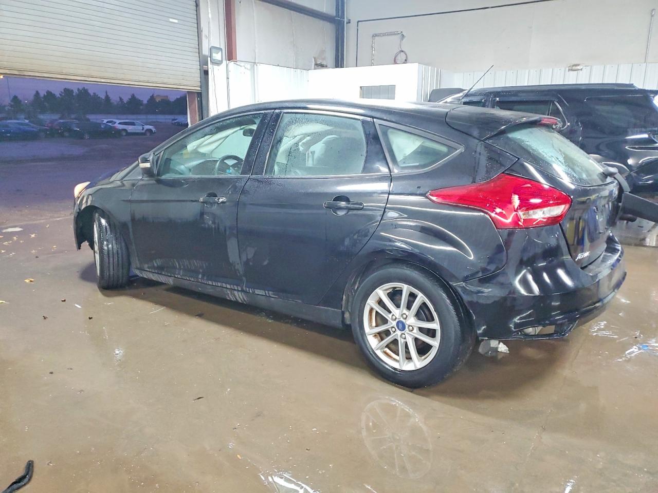 2017 FORD FOCUS SE photo 2